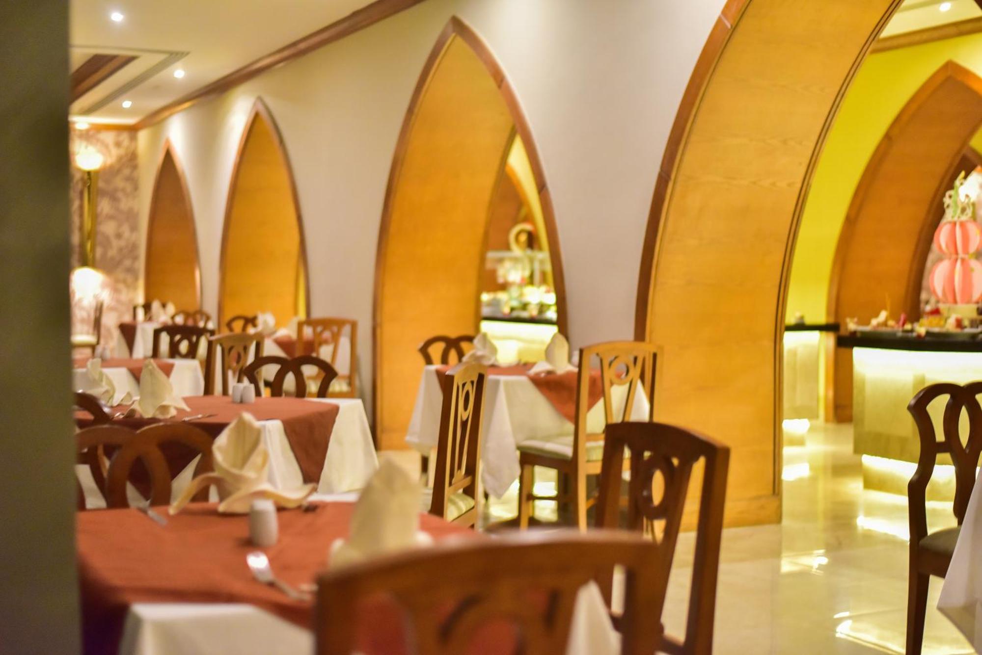 The Grand Hotel Sharm El Sheikh Εξωτερικό φωτογραφία The interior of the restaurant