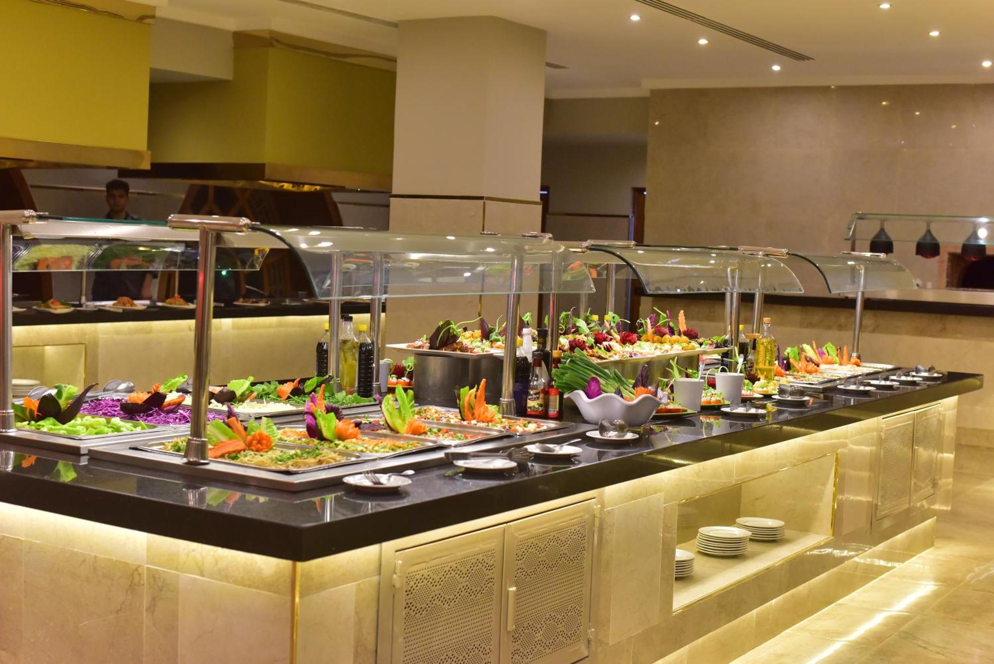 The Grand Hotel Sharm El Sheikh Εξωτερικό φωτογραφία A salad bar
