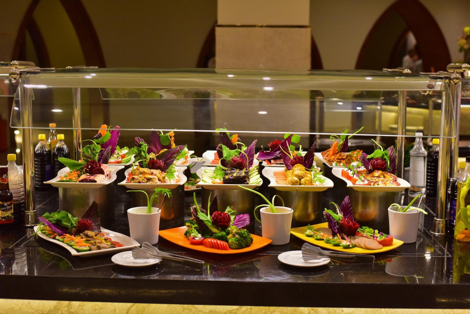 The Grand Hotel Sharm El Sheikh Εξωτερικό φωτογραφία A salad bar